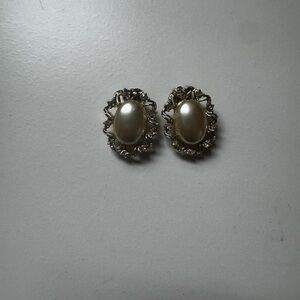 Vintage Pearl earrings with diamond detail